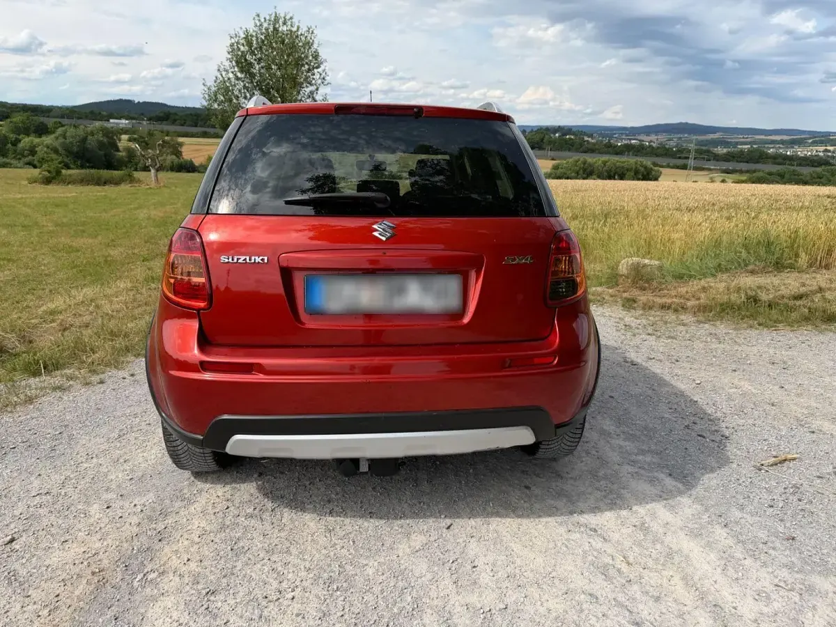 Gebraucht Suzuki SX4 Style 120 PS (88 kW) 2013 Rot Limousine