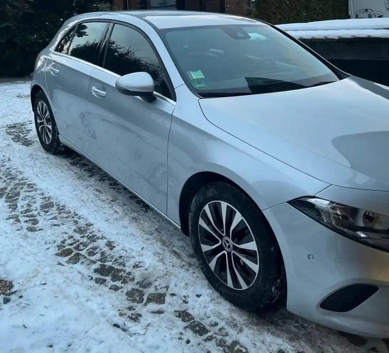 Gebraucht Mercedes A180 116 PS (85 kW) 2022 Silber Kleinwagen