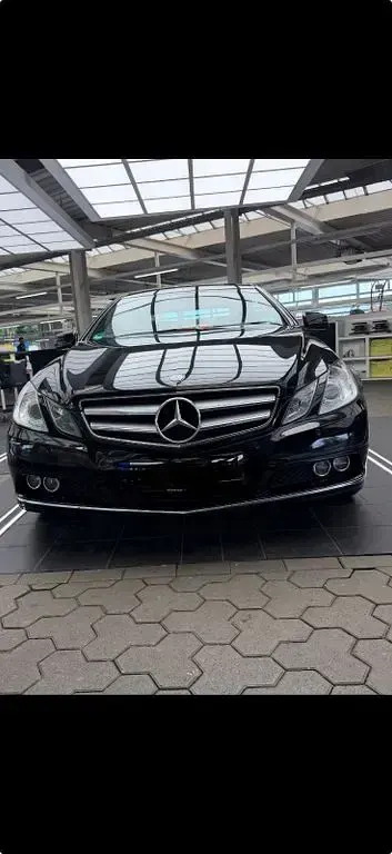 Gebraucht Mercedes E220 170 PS (125 kW) 2011 Schwarz Coupé