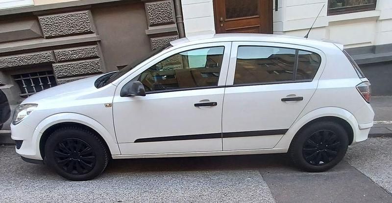 Gebraucht Opel Astra Edition 90 PS (66 kW) 2009 Weiß Limousine