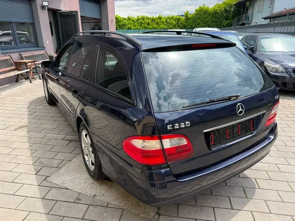 Gebraucht Mercedes E220 Classic 150 PS (110 kW) 2005 Blau Limousine