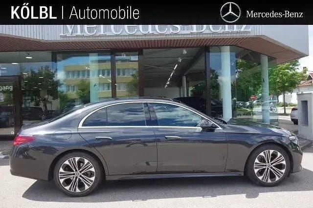 Lack graphitgrau Gebraucht 2024 Mercedes E220 Avantgarde Limousine | 46.780 € (Superpreis) - Bild 1/4