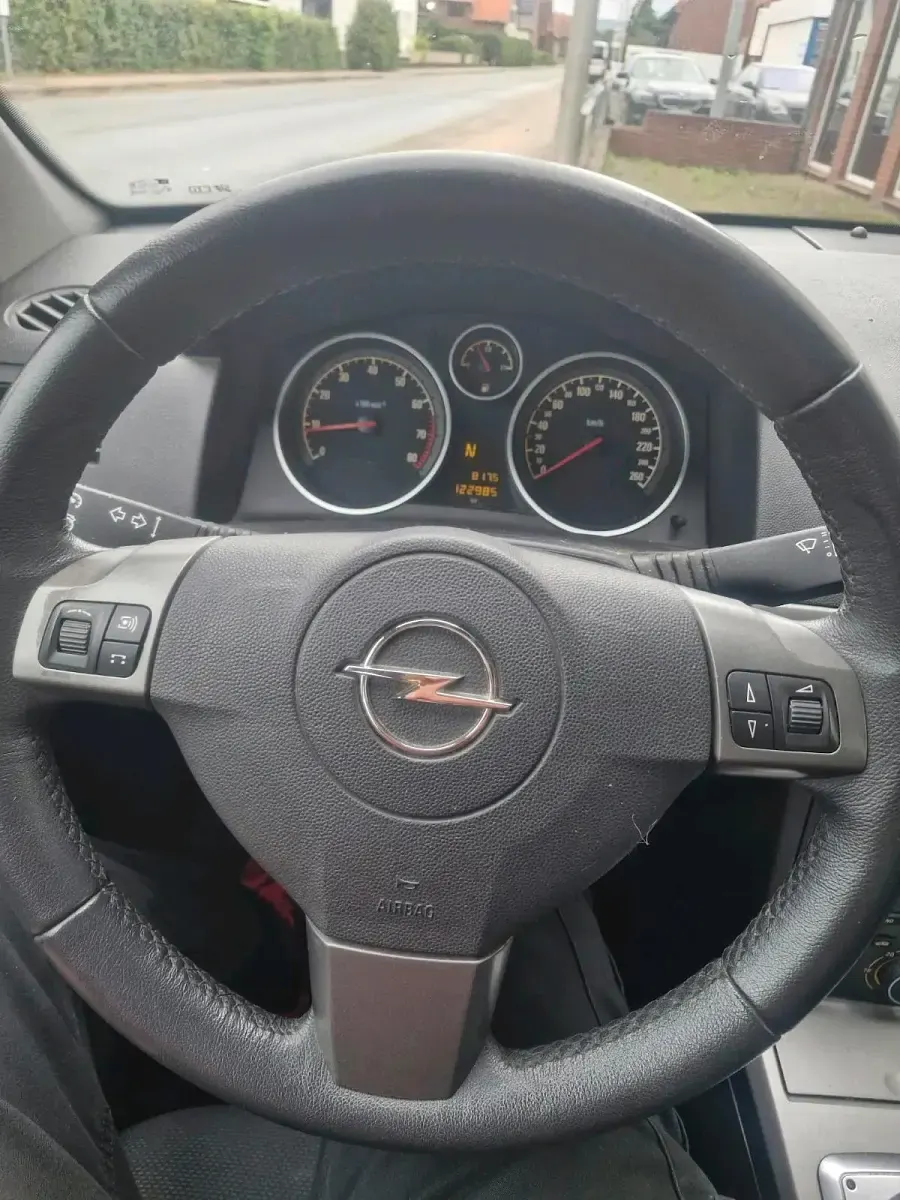 Gebraucht Opel Astra 105 PS (77 kW) 2006 Silber Kleinwagen