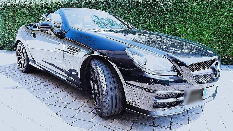 Schwarz Gebraucht 2011 Mercedes SLK250 AMG line Cabrio | 23.900 € - Bild 1/4
