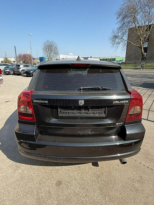 Gebraucht Dodge Caliber 156 PS (114 kW) 2010 Schwarz Kleinwagen