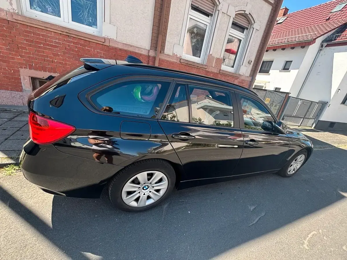 Gebraucht BMW 316 116 PS (85 kW) 2013 Schwarz Kombi