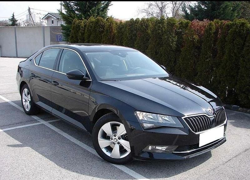 Schwarz Gebraucht 2018 Skoda Superb Limousine | 16.900 € (Fairer Preis) - Bild 1/4