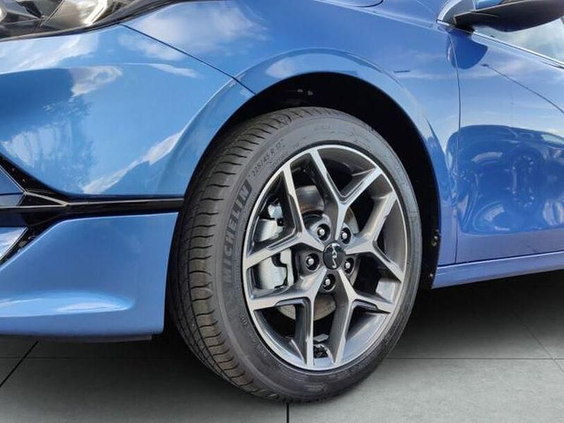Neu Kia Ceed Spirit 140 PS (102 kW) 2025 (b3l) blue flame met. Kleinwagen