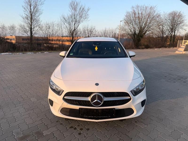 Gebraucht Mercedes A180 116 PS (85 kW) 2019 Weiß Limousine