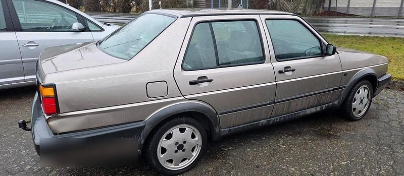 Second-hand VW Jetta 70 CP (51 kW) 1991 Auriu Berlinǎ