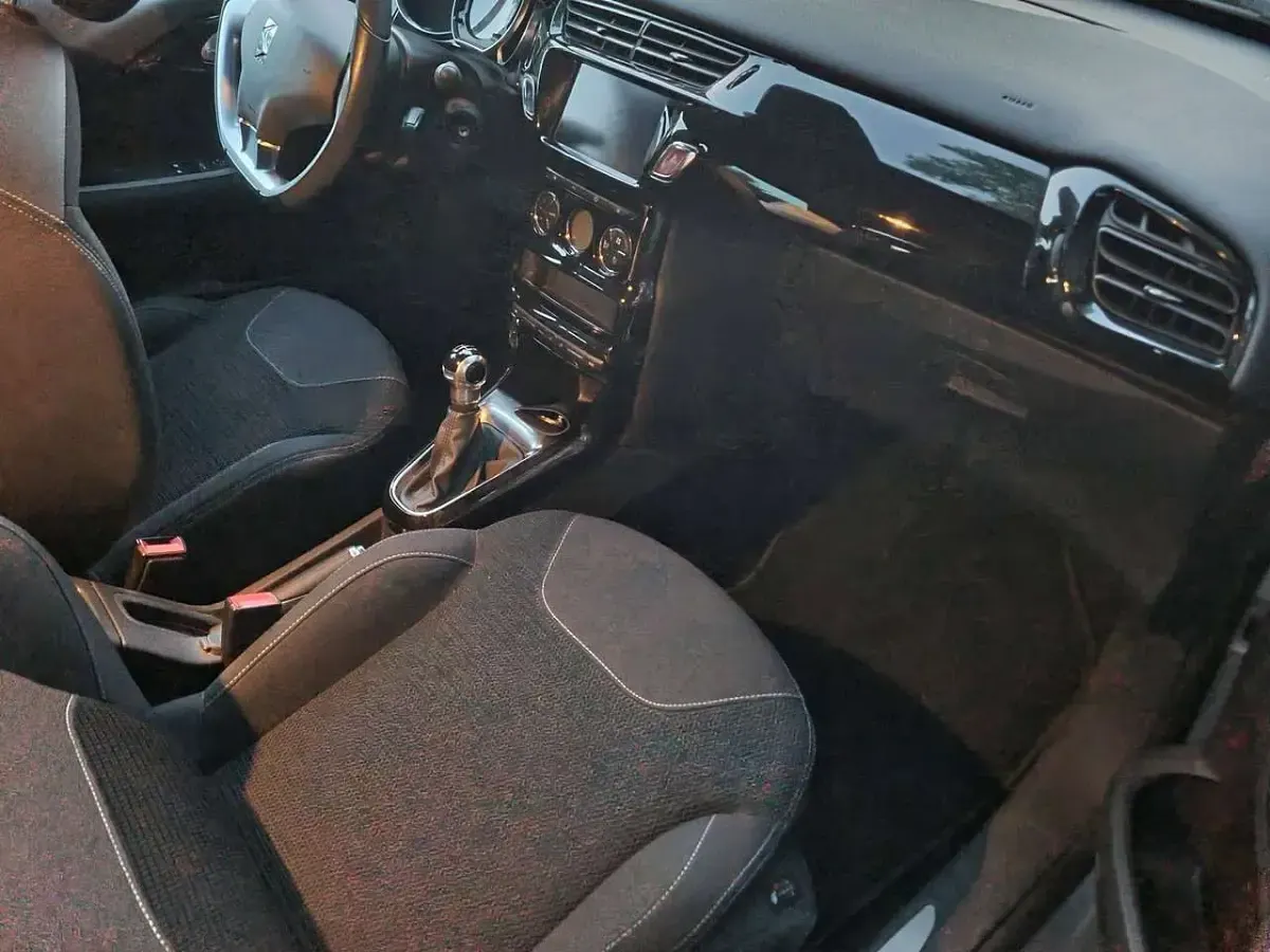 Gebraucht Citroën DS3 PureTech 110 PS (80 kW) 2015 Grau Limousine