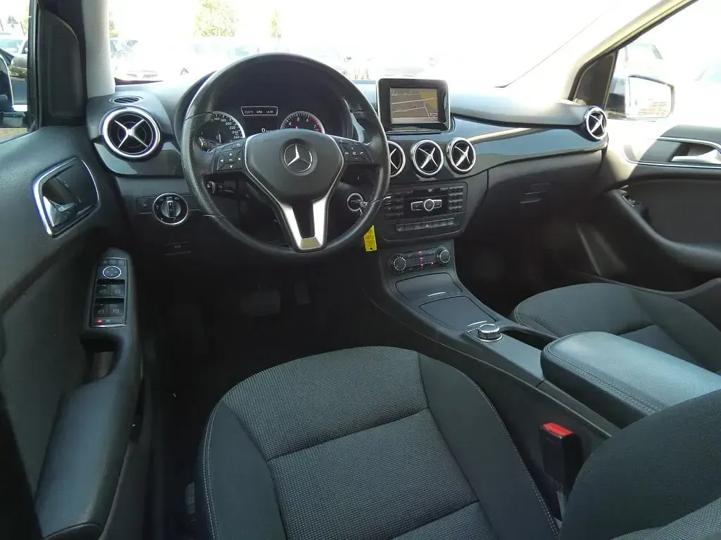 Gebraucht Mercedes B250 211 PS (155 kW) 2012 Blau Kleinwagen