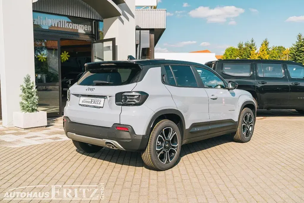 Occasion Jeep Avenger Summit 101 ch (74 kW) 2025 Gris SUV