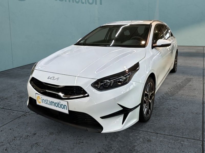 Weiß Gebraucht 2025 Kia Ceed Sportswagon Spirit Kombi | 30.240 € (Fairer Preis) - Bild 1/3