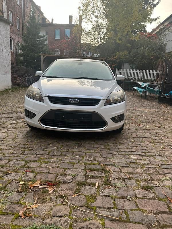 Weiß Gebraucht 2008 Ford Focus Limousine | 2.750 € (Fairer Preis) - Bild 1/4