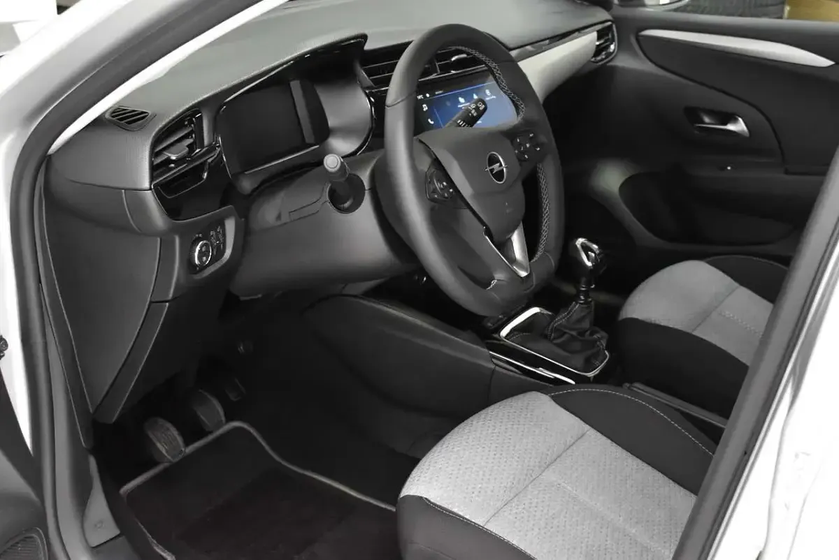 Gebraucht Opel Corsa 101 PS (74 kW) 2024 Kristall silber met. Kleinwagen