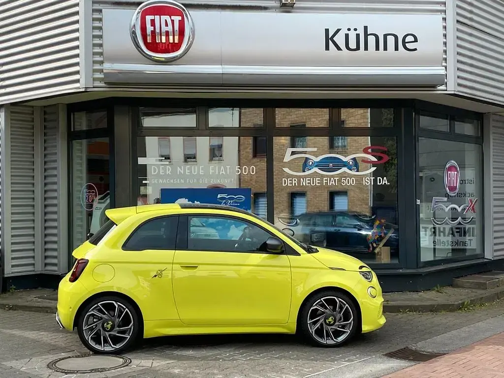 Neu Fiat 600 Street 101 PS (74 kW) 2026 Weiß SUV