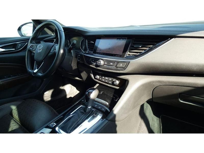 Gebraucht Opel Insignia Exklusiv 209 PS (153 kW) 2019 Rot Limousine