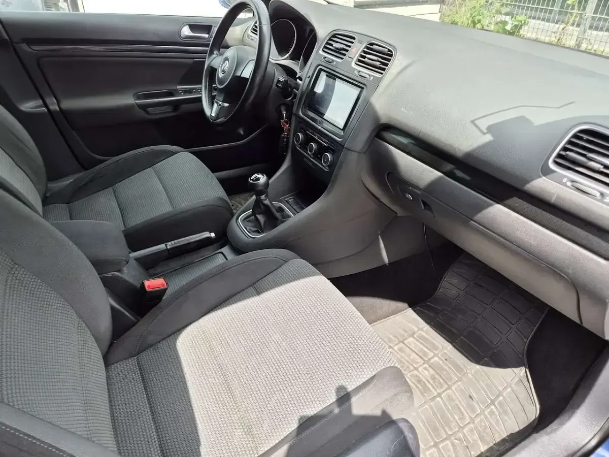 Gebraucht VW Golf VI Comfortline 122 PS (89 kW) 2011 Tempest blue metallic Kleinwagen
