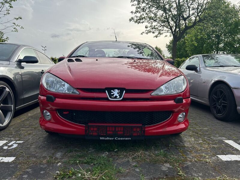 Rot Gebraucht 2005 Peugeot 206 CC Cabrio | 2.200 € (Fairer Preis) - Bild 1/4