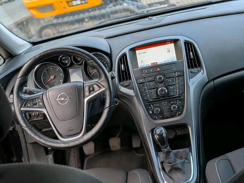 Gebraucht Opel Astra 136 PS (100 kW) 2015 Kombi