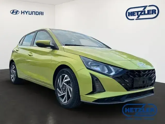 Gebraucht Hyundai i20 Trend 101 PS (74 kW) 2025 Lucid lime / met Kleinwagen