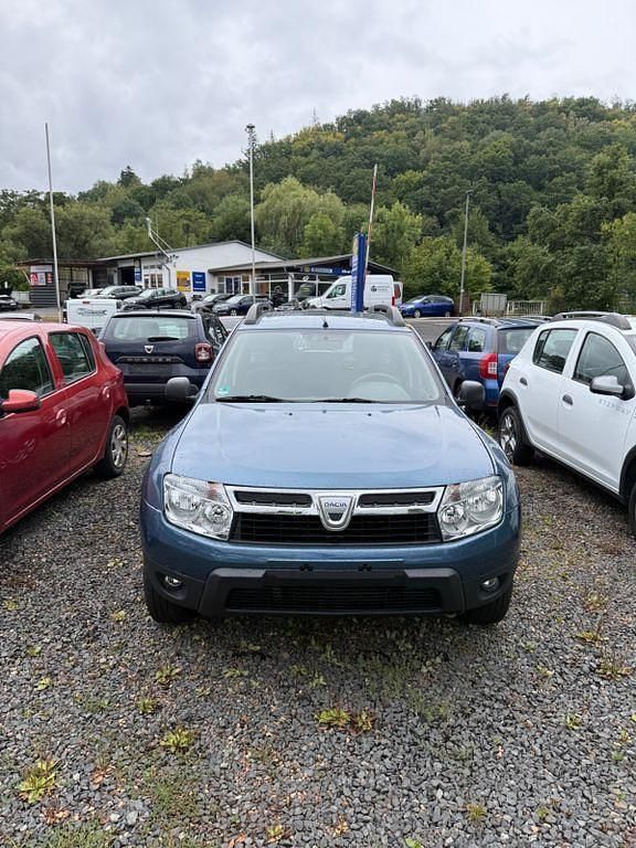 Blau Gebraucht 2011 Dacia Duster Lauréate SUV | 5.790 € (Etwas zu teuer) - Bild 1/4