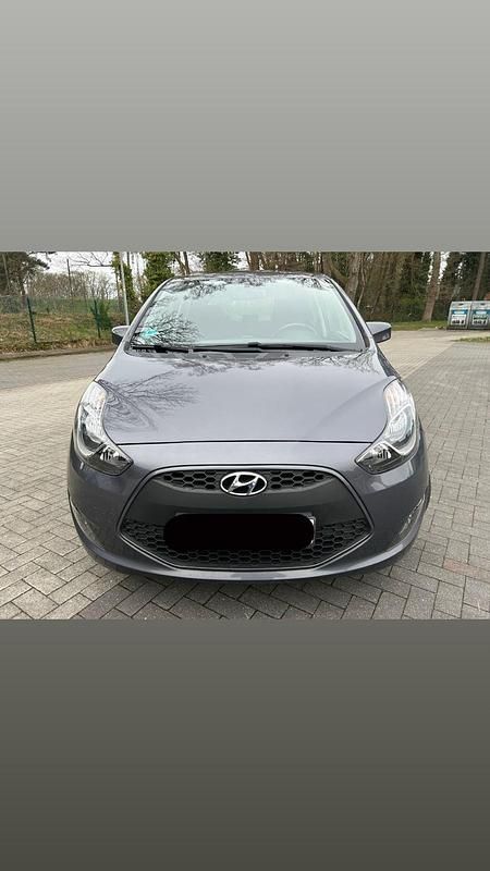 Gebraucht Hyundai ix20 90 PS (66 kW) 2016 Grau Kleinwagen