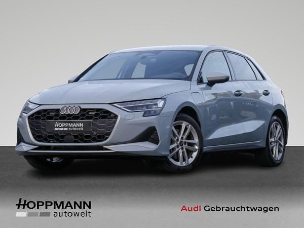 Grau (pfeilgrau perleffekt) Gebraucht 2025 Audi A3 Sportback e-tron Advanced Kleinwagen | 43.891 € - Bild 1/4