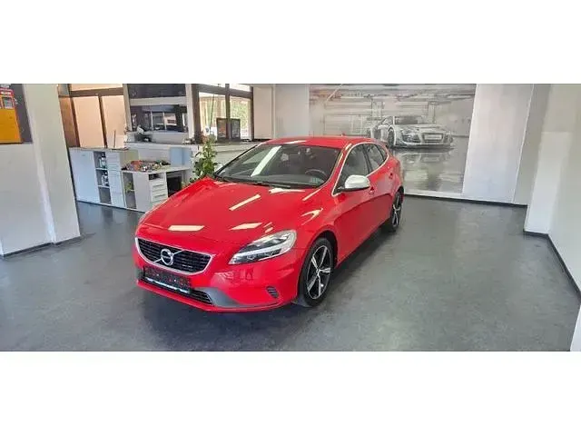Gebraucht Volvo V40 R-Design 122 PS (89 kW) 2018 Rot Limousine