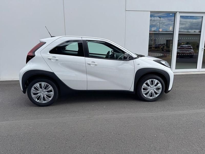 Weiß Gebraucht 2025 Toyota Aygo Kleinwagen | 15.995 € (Fairer Preis) - Bild 1/4