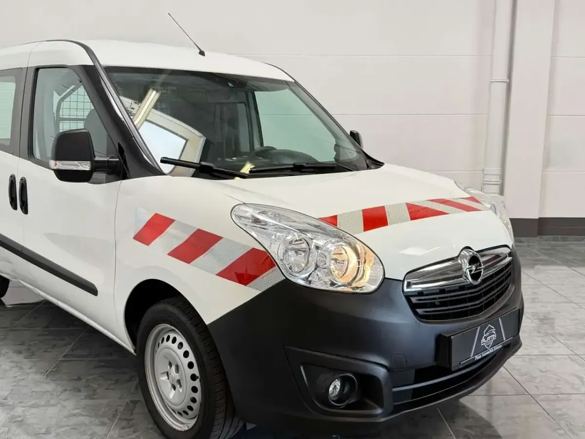 Gebraucht Opel Combo 95 PS (69 kW) 2017 Weiß Van / Kleinbus