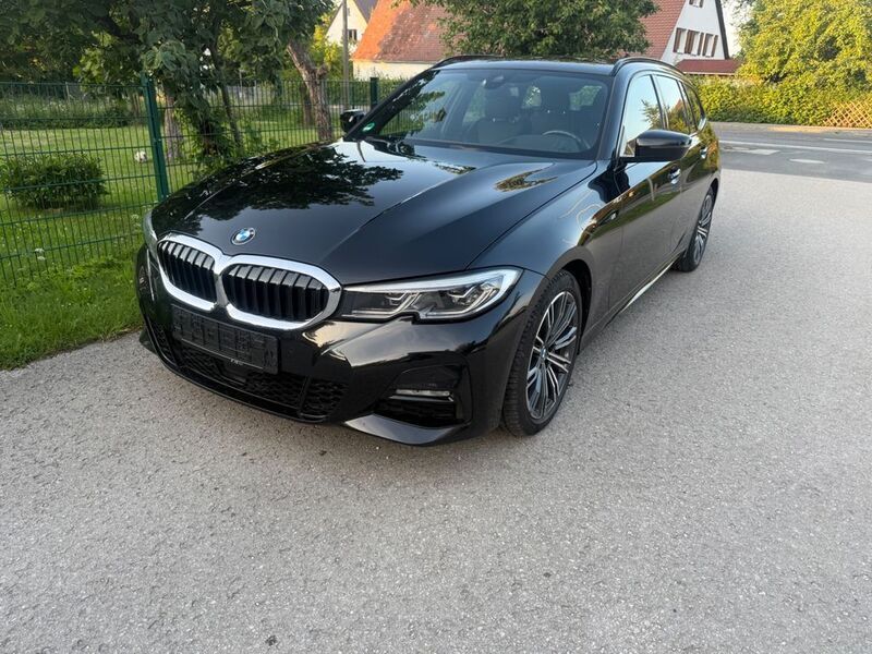 Schwarz Gebraucht 2020 BMW 320 M Sport Kombi | 28.900 € (Guter Preis) - Bild 1/4