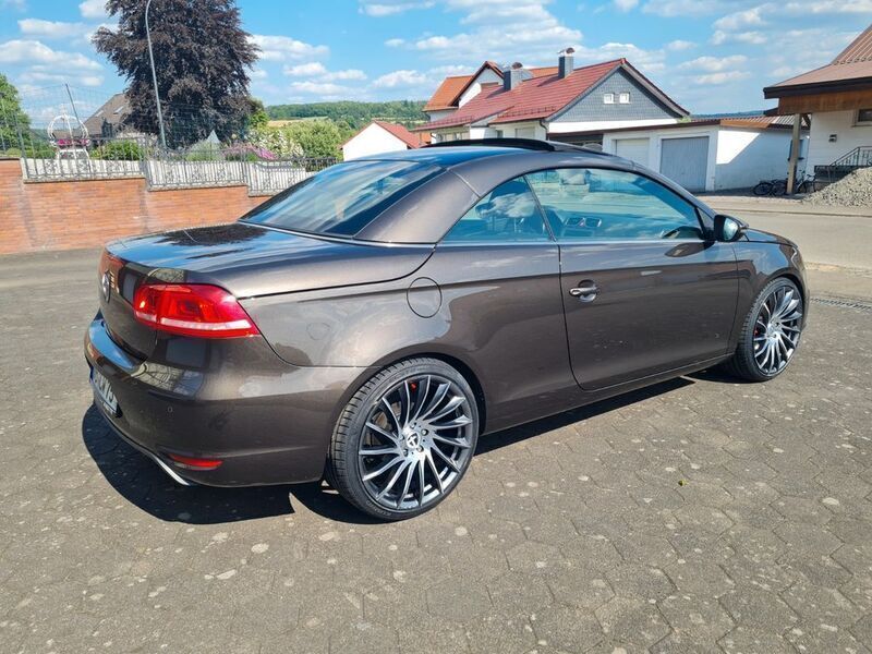 Gebraucht VW Eos R 122 PS (89 kW) 2011 Braun Cabrio