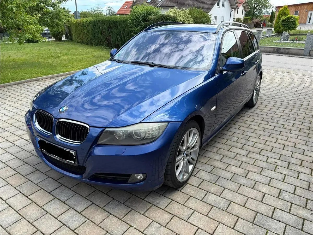 Gebraucht BMW 320 177 PS (130 kW) 2008 Blau Kombi