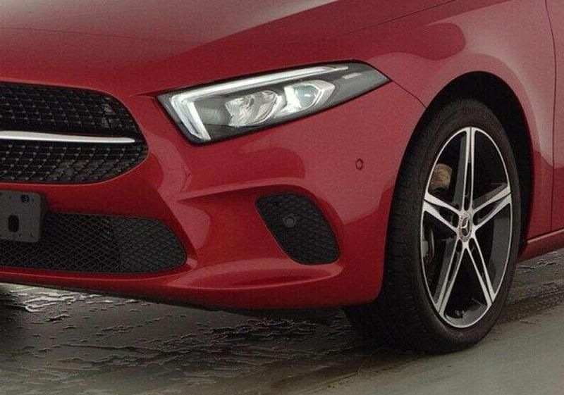 Gebraucht Mercedes A200 Progressive 163 PS (119 kW) 2021 Rot Limousine