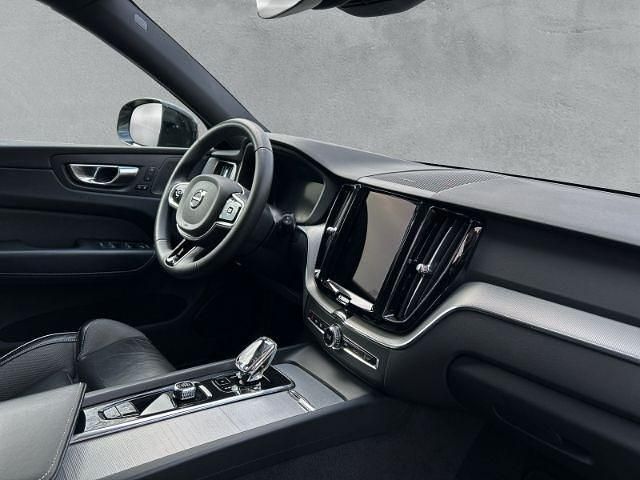 Gebraucht Volvo XC60 Plus 197 PS (144 kW) 2023 Platinum grey / metallic SUV