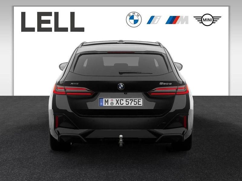 Neu BMW 550e M Sport 489 PS (359 kW) 2026 Schwarz Kombi