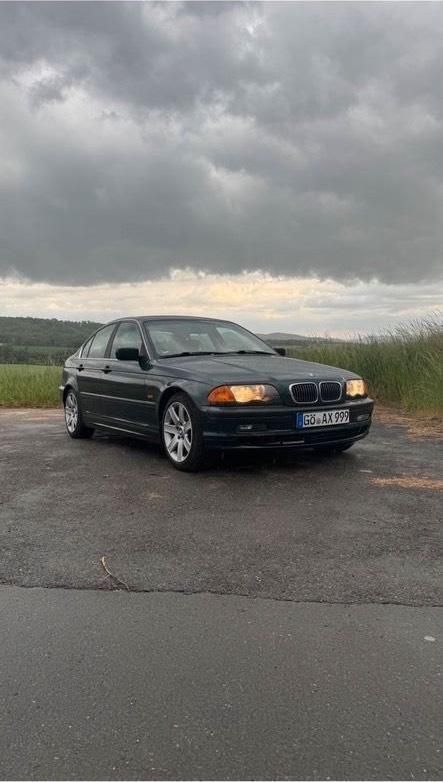 Grün Gebraucht 1999 BMW 323 Limousine | 3.499 € (Fairer Preis) - Bild 1/4