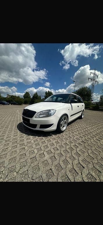 Gebraucht Skoda Fabia 75 PS (55 kW) 2010 Weiß Kleinwagen