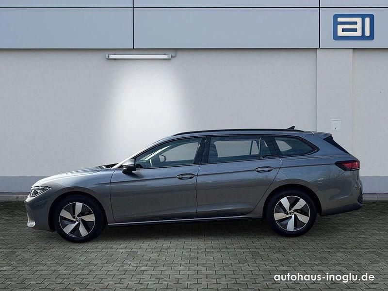 Gebraucht VW Passat R 150 PS (110 kW) 2025 Grau Kombi
