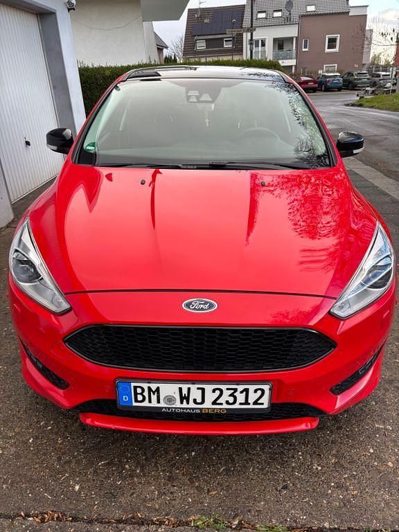 Gebraucht Ford Focus ST-Line 150 PS (110 kW) 2016 Rot Limousine