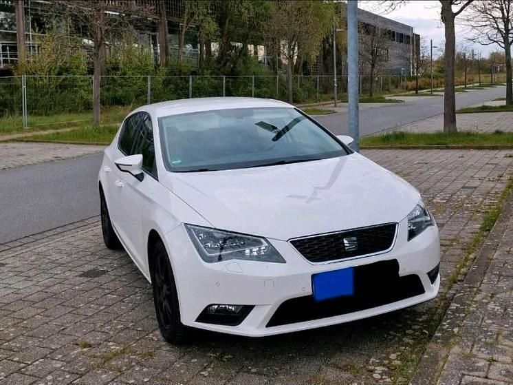 Weiß Gebraucht 2014 Seat Leon Limousine | 13.000 € (Etwas zu teuer) - Bild 1/4
