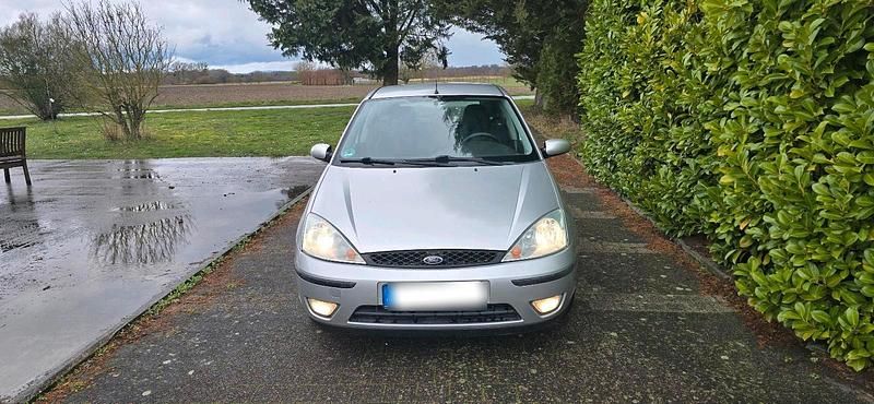 Usata Ford Focus 101 CV (74 kW) 2004 Argento Utilitaria