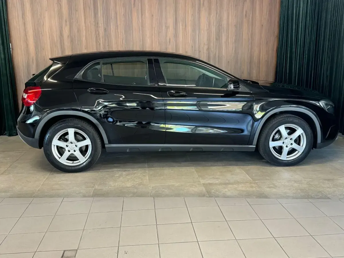 Gebraucht Mercedes GLA180 122 PS (89 kW) 2016 Schwarz SUV