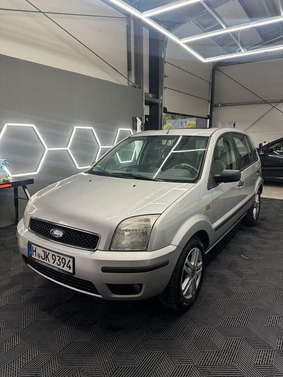 Silber Gebraucht 2003 Ford Fusion Limousine | 2.888 € (Fairer Preis) - Bild 1/4