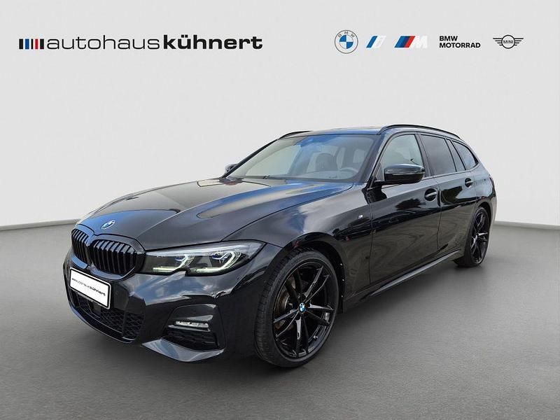 Black sapphire metallic Gebraucht 2022 BMW 320 M Sport Kombi | 36.845 € (Etwas zu teuer) - Bild 1/4