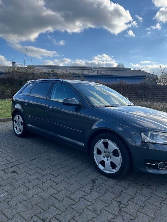 Gebraucht Audi A3 Ambiente 170 PS (125 kW) 2011 Grau Kleinwagen