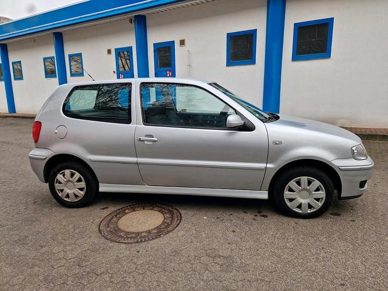 Gebraucht VW Polo 50 PS (36 kW) 2001 Grau Limousine