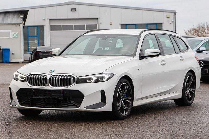 Gebraucht BMW 330 M Sport 245 PS (180 kW) 2024 Mineralweiß metallic Kombi